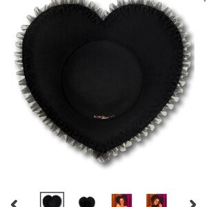 Elleni the label ruffle heart hat
